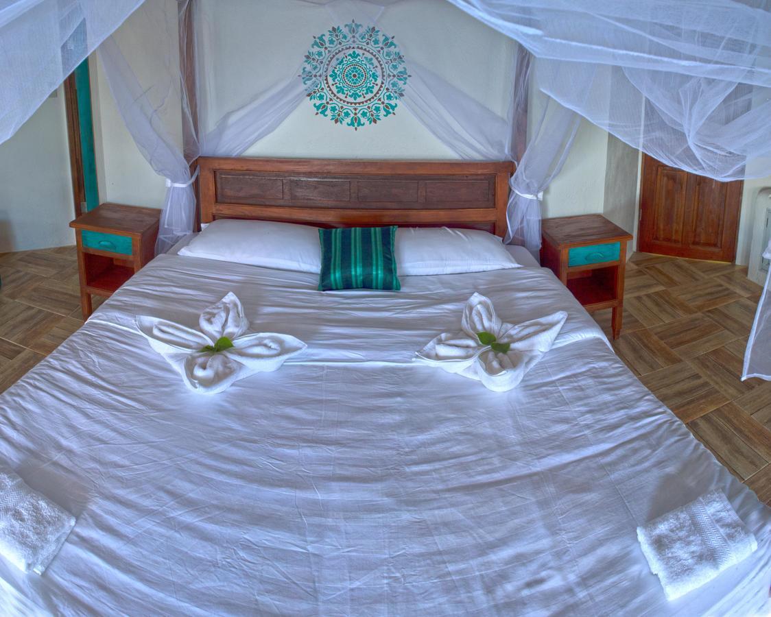 בוסואנגה Iris Island Eco Resort מראה חיצוני תמונה